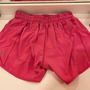 FREE 🚙 Lululemon hotty hot shorts Sonic Pink Sz 4 (not sure what the length is)